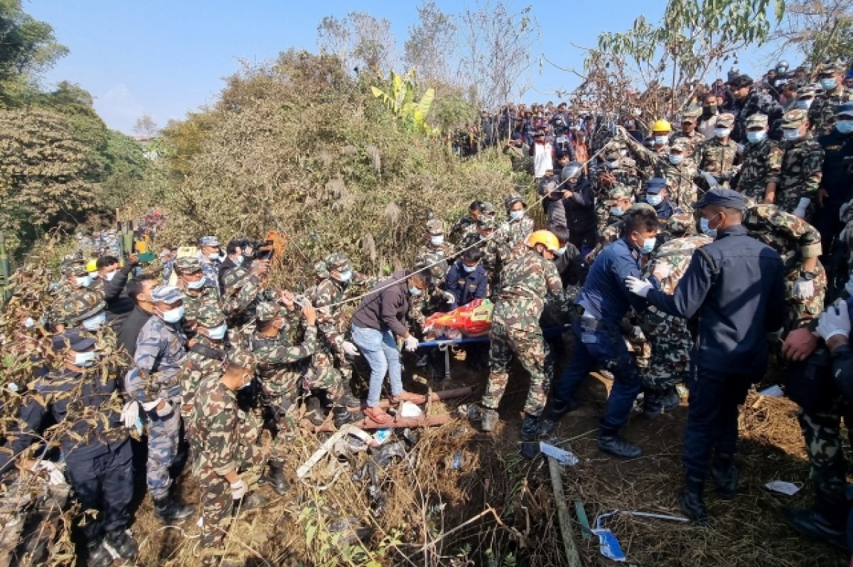    В Непале объявили траур после крушения самолета