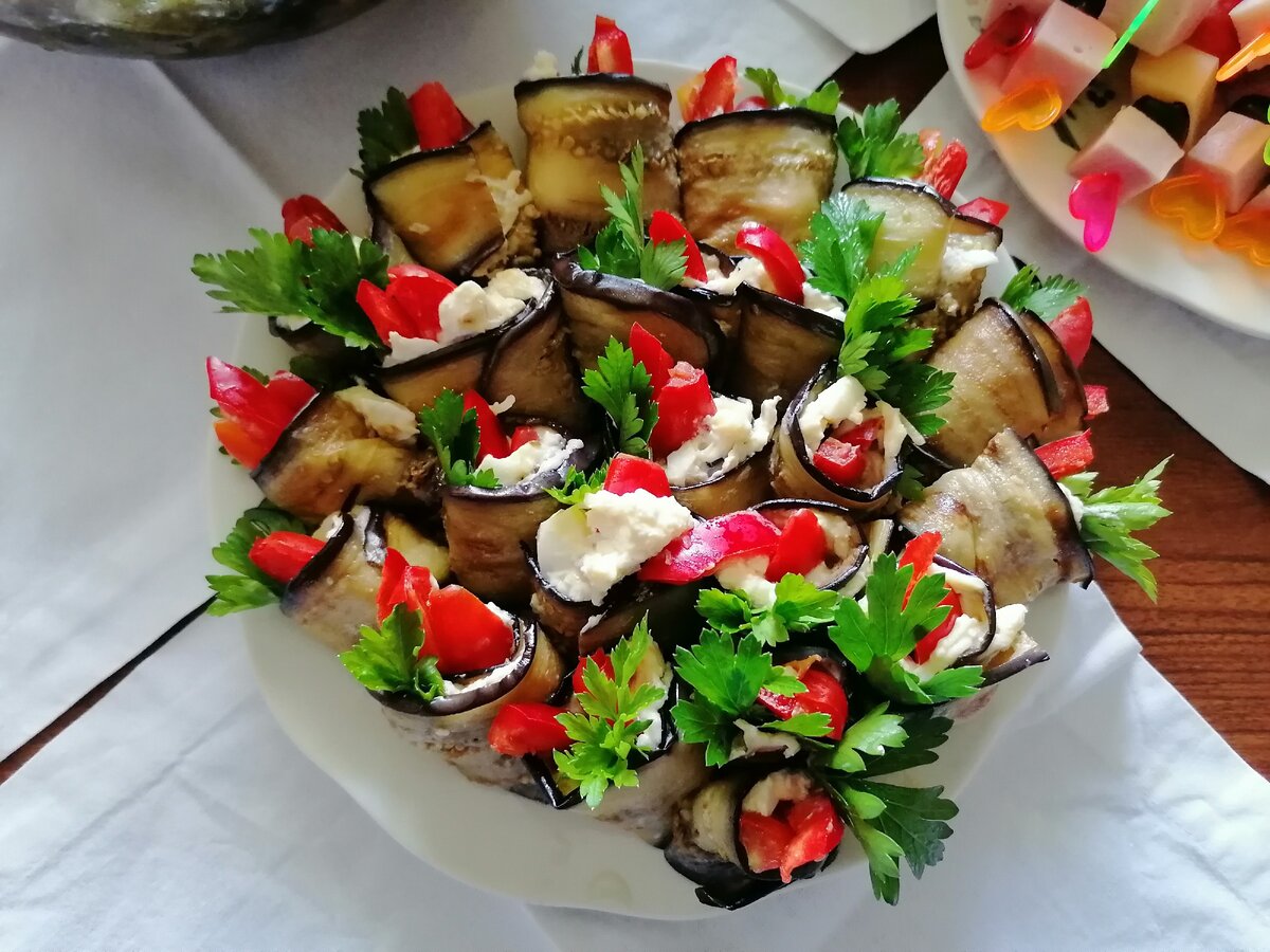 Рулетики из баклажанов. Обычно готовлю на день рождения сына, в конце августа