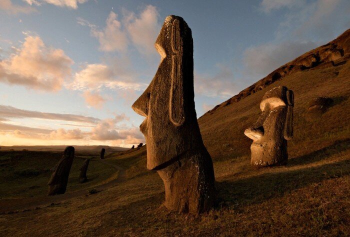 Каменные истуканы острова Пасхи удивительны и загадочны