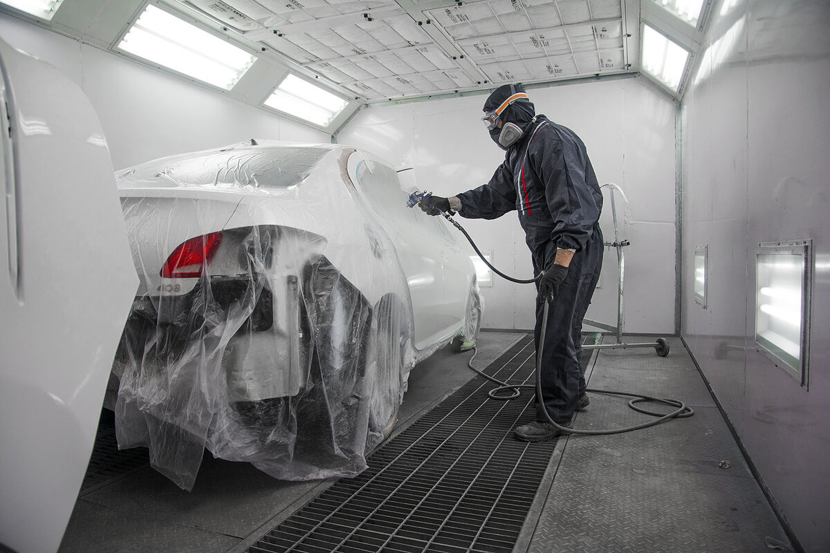 Покраска кузова в мастерской 