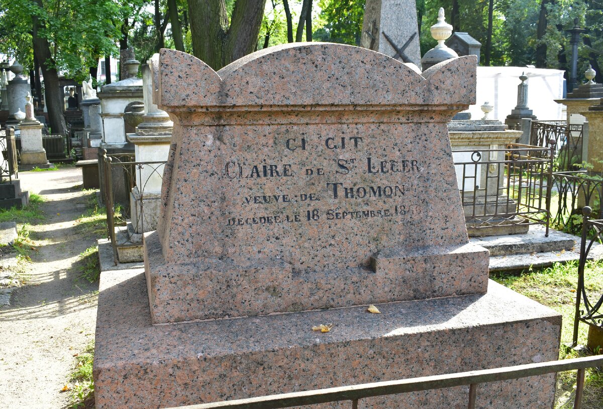 Памятник бабушке и дедушке на кладбище. Городское кладбище карпинск. Эрлера в парке александрия в петергофе. Актаныш кладбище крест. Сохранилась ли могила.