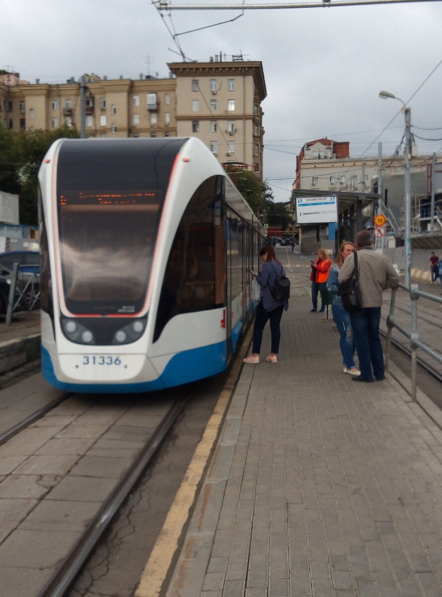 Мечтаю переехать в Москву. Один день в Москве. Метро, трамваи, поиски еды и  места поспать. Часть 1 | Малайка с балалайкой | Дзен