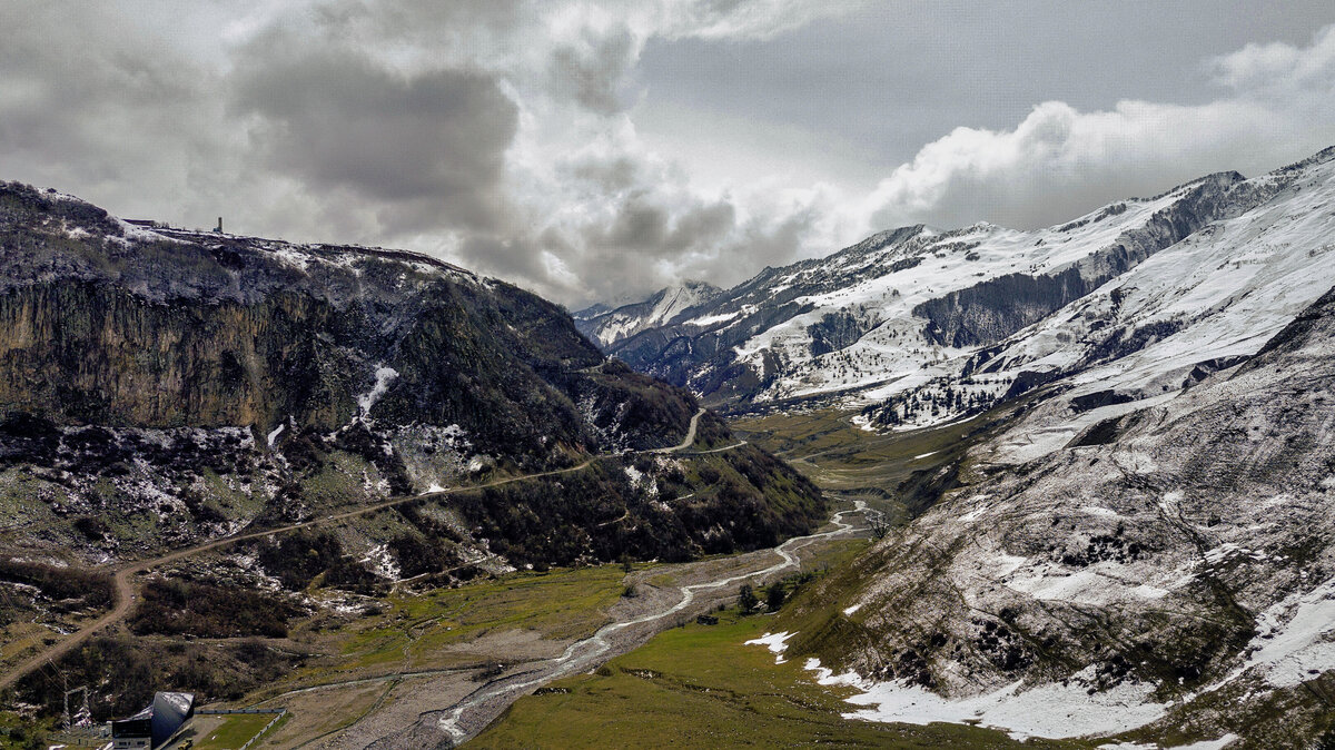 Фото с дрона: горные реки и горы в снегу - это очень красиво