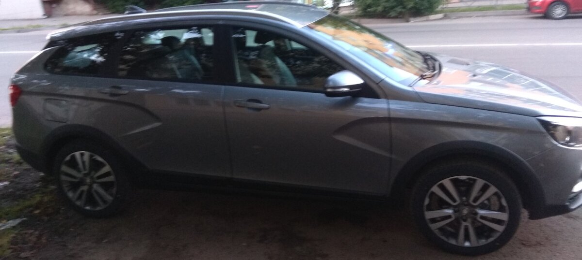 Только выехал из салона пока ещё довольный.