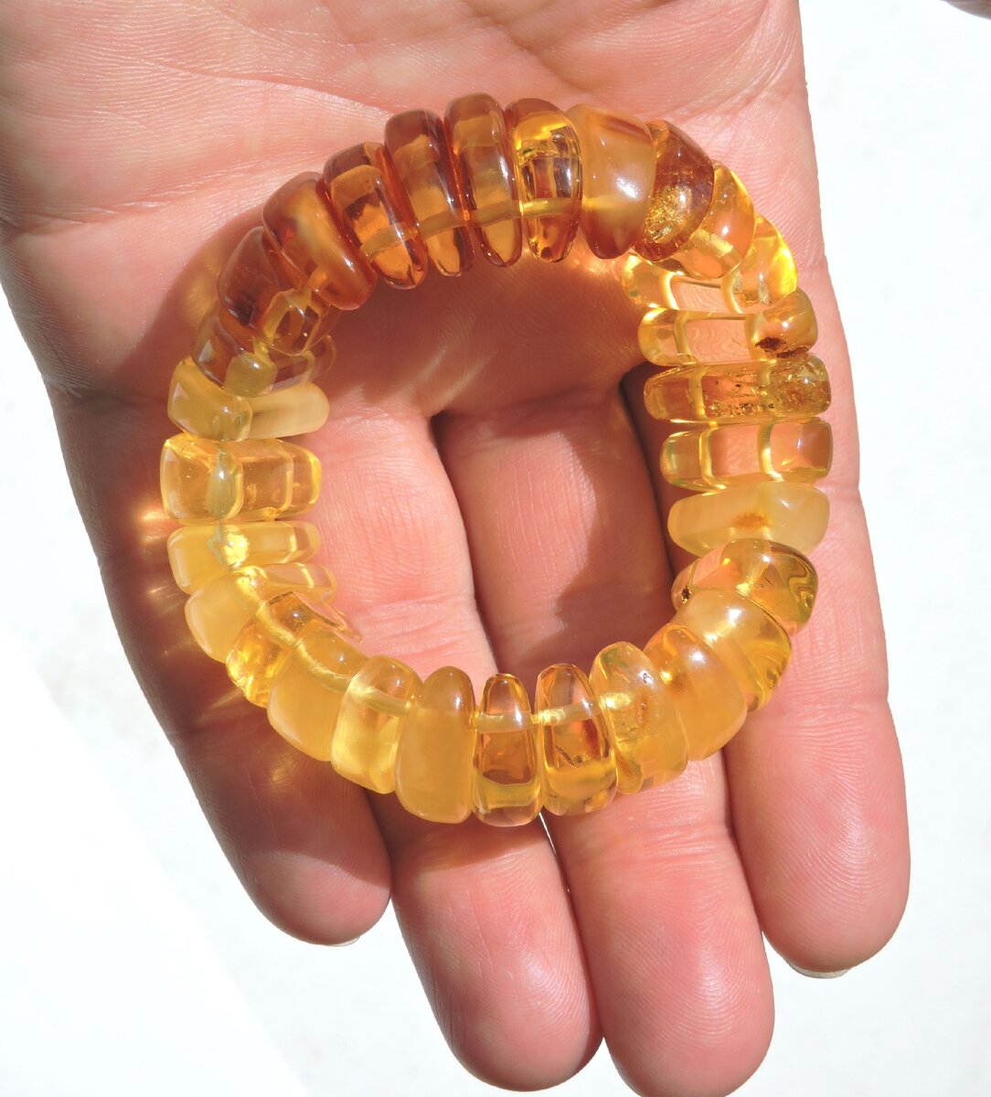 Браслет из цельного балтийского янтаря
