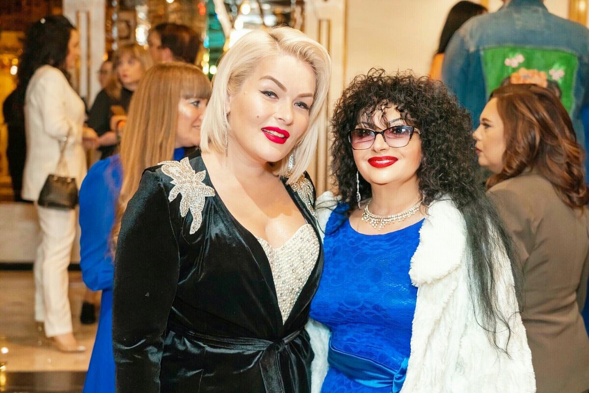 Номинант на премию Magic Award Светлана Смирнова с финалисткой телепроекта "Битва Экстрасенсов 2019" Мариам Циминтией.