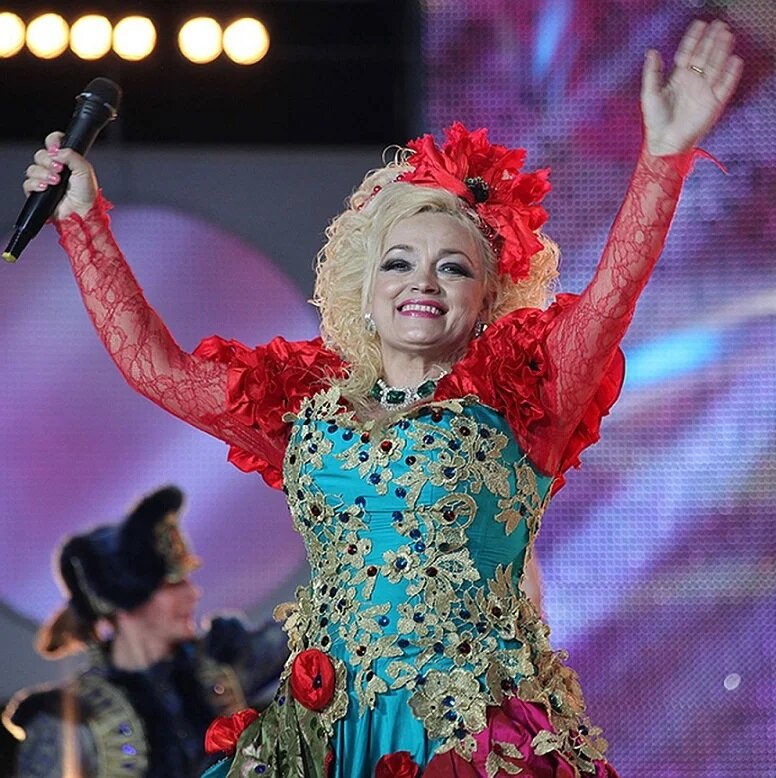 Надежда Кадышева на сцене