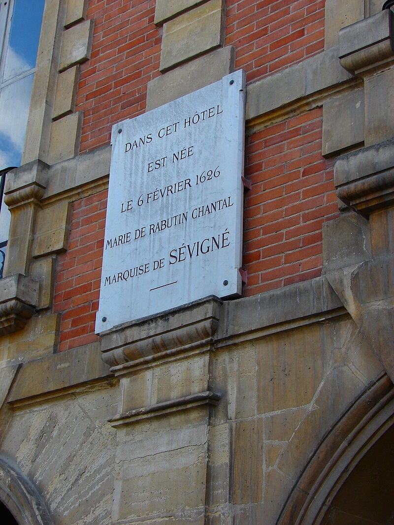 Мемориальная доска на доме