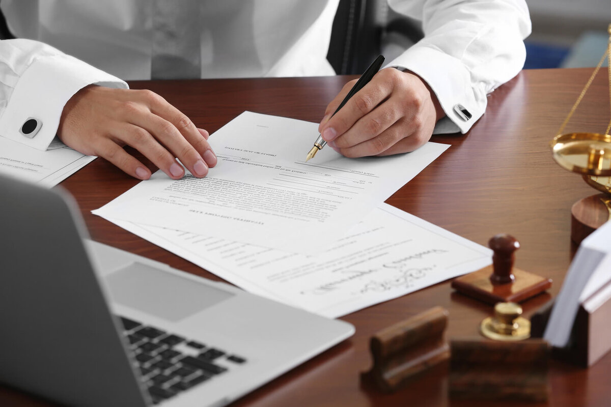 Самостоятельная регистрация бренда одежды сопряжена с большим объёмом бумажной волокиты. Источник изображения - Яндекс Картинки.