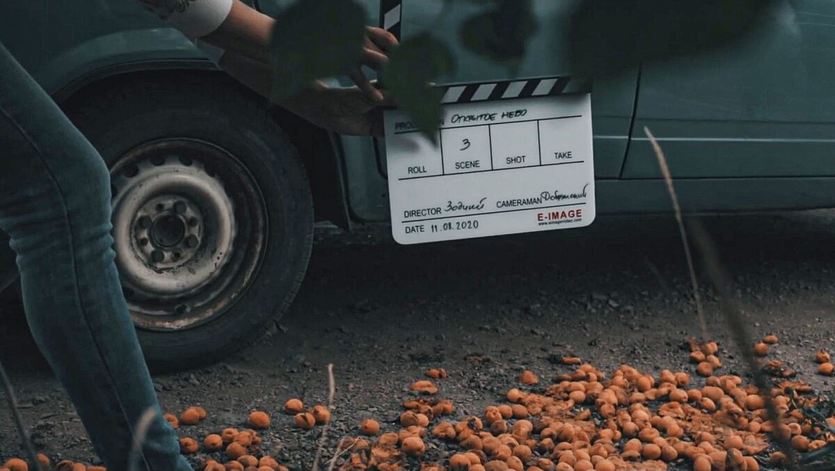 Гребень Волны Синей Абкаль…
10.10.20 
Синий Космический Орёл (Юпитер), ОШЛАХУН МЭН 
С Лунным Белым Мудрецом (Мальдек), КА ИШ - 
Единую Песнь Поют - 
Плазмой СИЛИО в Звучании ХРАИМ – за собой зовут…
Небес открывая конфигурацию - 
Два Космических Креста …
Четырёх Углов комбинацию – 
В Системе  Дракона ЧАШ – 
РАХУ И КЕТУ - Высший Пилотаж….
Большой Квадрат -   УГЛЫ АССА…
И Звёздами украшена Скоростная Трасса…
ТЕР-РА-СА… Архитектура…
Через Четверицу – Явлена НАТ-УР-А…

СОЛНЦЕ в РАКЕ в соединении со Звездой КРАС – бета ВОРОНА…
В здесь и сейчас для НАС…

ЛУНА в ОВНЕ в соединении с АДРОЙ – Звездой – эпсилон БОЛЬШОГО ПСА -
Накшатрой ПУРНАВАСУ – сияет эта Красота - 
Мантра: Аим Хрим Шрим Ом Аум Пунарвасу - концентрация на левой ноздре.
Махабхарата: Пунарвасу имеет голову свиньи. 
Ее цвет белый и она сидит на кошке. 
У нее четыре руки, в которых она держит четки, 
Молнию, погоняло для слонов, 
А четвертой рукой делает бесстрашный жест….
Теософия: охлаждение изначально горячих планет, поляризация стихий на каждой планете, разделение начал, создание условий для жизни.
Адити - Великая мать богов, связана со светом, заполняет воздушное пространство, поддерживает Небо и Землю…..

МАРС Ретроградный в первом градусе ВОДОЛЕЯ – вернулся исправить, то что когда-то исказил…
Энергией РОСТКА – в соединении со звездой БАТЕН КАЙТОС  (дзета КИТА) – 
Всё преобразил…

И еще Два Игрока – 
ЮПИТЕР в 27 градусе Весов и НЕПТУН в 27 градусе Стрельца -
Меняют Друг друга – Посмотрим в Чем Красота - 
27 градус Весов -  Градус Урана и Близнецов 
Иволга
Красный Уран
Доброта, сострадание, альтруизм, оптимизм, жизненная стойкость….
- "Парит высоко в чистом небе Аэроплан ". - Сознание, способное превзойти конфликты и давления личной жизни. Стадия трансцендентной реализации (Д.Радьяр).
-  Градус Луны. "Лунный свет падает на маленькую хижину, стоящую среди лесных деревьев. Только что прошла буря". - Указывает на человека, на которого зловредные планеты не оказывают влияния и который довольствуется малым, проявляя доброту и симпатию к людям и животным. Обладая благочестивым и восприимчивым характером, он способен получать знания из астральных источников, а также наблюдая за атмосферными явлениями. Этот человек оказывает хорошее влияние на других людей, внося мир и согласие туда, где их нет. Это символ Гармонии (И.Косминский)….
27 градус Стрельца - Градус Марса и Близнецов
Черно-бурая Лиса
Марс Голубой
- "Скульптор за работой". - Способность проецировать свое видение вовне, придавая форму материалу. Проецирование себя в работе (Д.Радьяр).
- Градус Меркурия. "Меркурий держит в правой руке Кадуцей, а левой помогает упавшему человеку подняться". - Указывает на вдохновленного и тактичного человека, поэта, пророка и артиста, чья миссия состоит в том, чтобы помогать своей расе эволюционировать. По темным дорогам он несет свет и радость, исцеляя раны всех тех, кто способен слышать музыку. Наблюдать природу вместе с таким человеком - значит познавать ее, ибо из его уст исходит нектар подлинной мудрости. Это символ Красноречия (И.Косминский).
Вот и Явлены  Космических Крестов Узоры – Радующие Устремлённые Взоры…
…Он имеет большую и высокую стену, имеет двенадцать ворот: 
C Востока трое ворот,
С Севера трое ворот, 
С Юга трое ворот,
С Запада трое ворот , 
Тройка – Символ Духа, четвёрка – Символ Воплощения…
Стадия трансцендентной реализации - Символ Гармонии…
Способность проецировать свое видение вовне, придавая форму материалу - Символ Красноречия….
…Струны ЛИРЫ крепятся к одной стороне и натягиваются с другой. Струны нашей Души будут молчать, не издадут ни звука, если не закрепить их с обеих сторон. Это символизирует, что в нашей жизни должно быть место образно говоря, и Небу и Земле….
… Ты слушай, время, слушай человек… 
Не только насыщеннее светом время станет… 
Оно изменит всё вокруг… 
Сумеет даже смерть убрать… 
Вернётся молодость опять… 
Те, кто потерян, те вернутся! 
И дети Солнца улыбнутся… 
Как мы могли забыть такое?

Синий Орёл МЭН – Солнечный Вдох Юпитера -  бросает вызов отсутствию надежд и безверию, синдрому «помощника», утерянным целям, чувству бессмысленности, утраченной интуиции, страданиям. Он помогает обрести веру в себя, в свои мечты и видения….

И Озвучим Линзы Времени Абкаль – Галактического Вдоха Сатурна, Синей Ночи Волны -
Да бы были проявлены они – Гармонией, прекращающей все войны в наши Дни…
О! Единый, Дарующий Движение и Меру - 
Путь во всём торжествует Гармония Разума и Природы…
Кодон Пять – «ЛЮДИ ВМЕСТЕ». Древо Развивает Пространство -
Матери Земли Благое – Осеннее Убранство…
КВАНТОВЫЙ СИНТЕЗ - Магнитный Пяти-мерный пульсар Нового Времени.
Тона Творения: Магнитный - Обертонный - Солнечный - Космический - Семнадцатый - Восемнадцатый (Единое Дыхание – Геометрия Октаэдра – Матери и Отца Полюса) 
Галактическое Звучание - ХУН АБКАЛЬ (Сатурн) - ХО МАНИК (Земля) - БОЛОН ЧУЭН (Венера)  - ОШЛАХУН МЭН (Юпитер) - ГУК ЛАХУН (Галактический Логос) - ВАШАК ЛАХУН (Вселенский Логос)
КВАНТОВЫЙ СИНТЕЗ - Магнитный Обертонный пульсар. Тона Творения: Магнитный - Ритмический - Спектральный – Шестнадцатый (Звук - Подключение Лучей Звёздно-Адамантного Спектра, возрождающих Архитектонику Света.
Галактическое Звучание - ХУН АБКАЛЬ (Сатурн) - УАК ЛАМАТ (Венера)  - ХУНЛАХУН БЭН (Марс) - ВАК ЛАХУН (Солнечный Логос)

Двор Синтеза – Совершенства Внутренней Мудрости Телектона-Толлана
Зал ОРЛА – Разум преобразует – Ключ Видения…
Куб Пятнадцать. Новые Небеса – Новая Земля
Архетип ТАРО: Искусство – Дочь Миротворцев, приносящая Жизнь.
Умеренность
Воздержанность
Ангел Жизни
Архангел, предводитель небесного воинства
Проводник Души
Солнечный Гений
Искусство
Идеальное Равновесие
Правильная Пропорция
Верная Мера
Водолей, Круговорот, Время, Алхимия
Число 14
Стезя 25 от Йесод к Тифарет
Буква Нун, Самех
Оккультное значение: Золотая середина, Человеческое начало.
АСТРОЛОГИЧЕСКОЕ ЗНАЧЕНИЕ: Солнце и Луна, Венера как символ гармонии, сбалансированности, Весы, иногда Водолей, Дева, Меркурий и Прозерпина, а также VI Дом.
Все гармоничные и благотворные влияния, по типу 28 лунного дня.
… Без шума и пыли происходит то, что казалось невозможным…. «Комбинация идей, создающих жизнь моральную и праведную»… Гармонизация всех сторон бытия, период стабильного развития («плато»), идеальное состояние, единение с собой и с миром. Радость существования, добродетельная и размеренная жизнь без напряжения. Гармония, как самое важное в жизни, когда все дышит покоем, согласием и целесообразностью, и держится в разумных пределах без особого труда. По Умеренности размываются контрасты, затягиваются раны, решаются наболевшие вопросы, восстанавливаются силы. Форма круга, который символизирует постоянный замкнутый внутри себя творческий процесс, приводящий к трансформации мира и перераспределению в нем ресурсов в их новом качестве. Это постоянный поток жизненных сил в природе и необходимость для Жизни смешения элементов. Растворение и соединение, воссоединение на новом уровне того, что было разобщено. Состояние, когда материальное и духовное, мирское и горнее сочетаются естественно и гармонично, и ничто не подавляется. Смысл жизни перетекает из одного сосуда в другой, содержимое души – из тела и тело, из воплощение в воплощение, символизируя течение прошлого через настоящее в будущее. Успешно соединяя прошлое и настоящее, можно реализовать неограниченные возможности. Поиски своего «центра», самых основ сущего, ядра творения, внутреннего «камня храма». Это Великая Работа алхимиков, работа над собой, трансформация психики, Преображение, алхимическое преобразование души…

В радости  ДНЯ - Лист Октября 
Знаком огненным для тебя и меня…
Лист оранжевый - посланием явился мне…
Узором рассказывал,
Каплей дрожал на мокром стекле…
Жёлтый и радостный молвил: - "Сим завершаю Путь!"
В миге предсказанном, мир затих 
И только одно звучит - Будь!



3S
