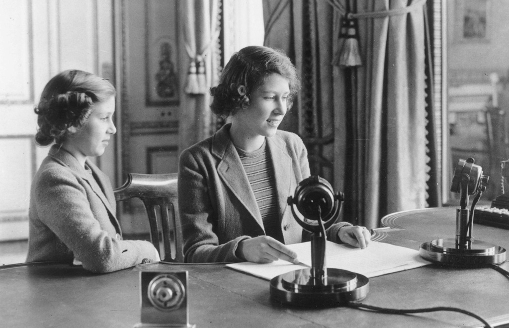 Дебют: Юные принцессы Маргарет и Елизавета в 1940 году