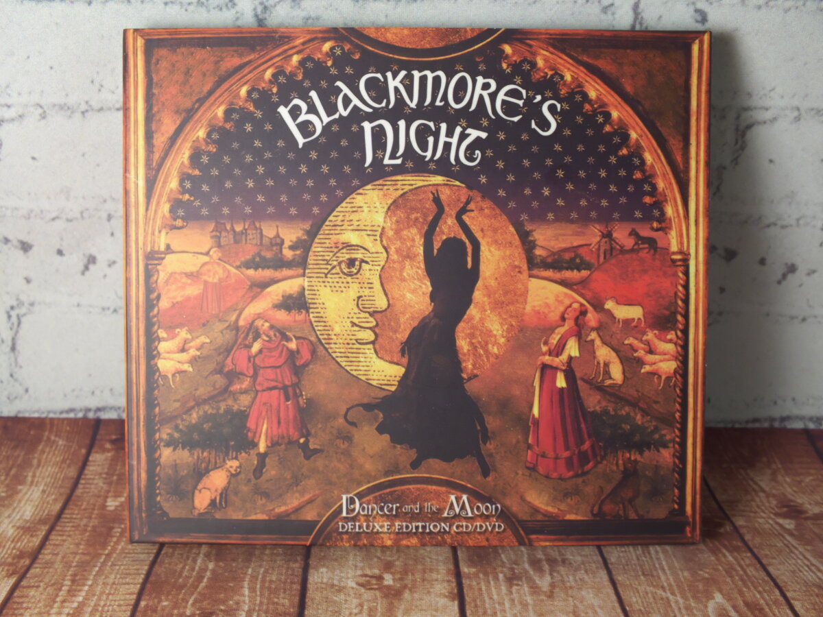 Ritchie blackmore 1997. Blackmore's night fires at midnight 2001. Blackmore's night under a violet moon альбом. Blackmore's night shadow of the moon 1997. Blackmore's night 2023 shadow of the moon 25th anniversary edition.