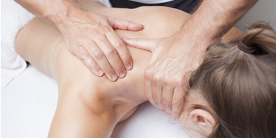 Массаж шейно-воротниковой зоны послужит эффективной профилактикой многих заболеваний опорно-двигательного аппарата