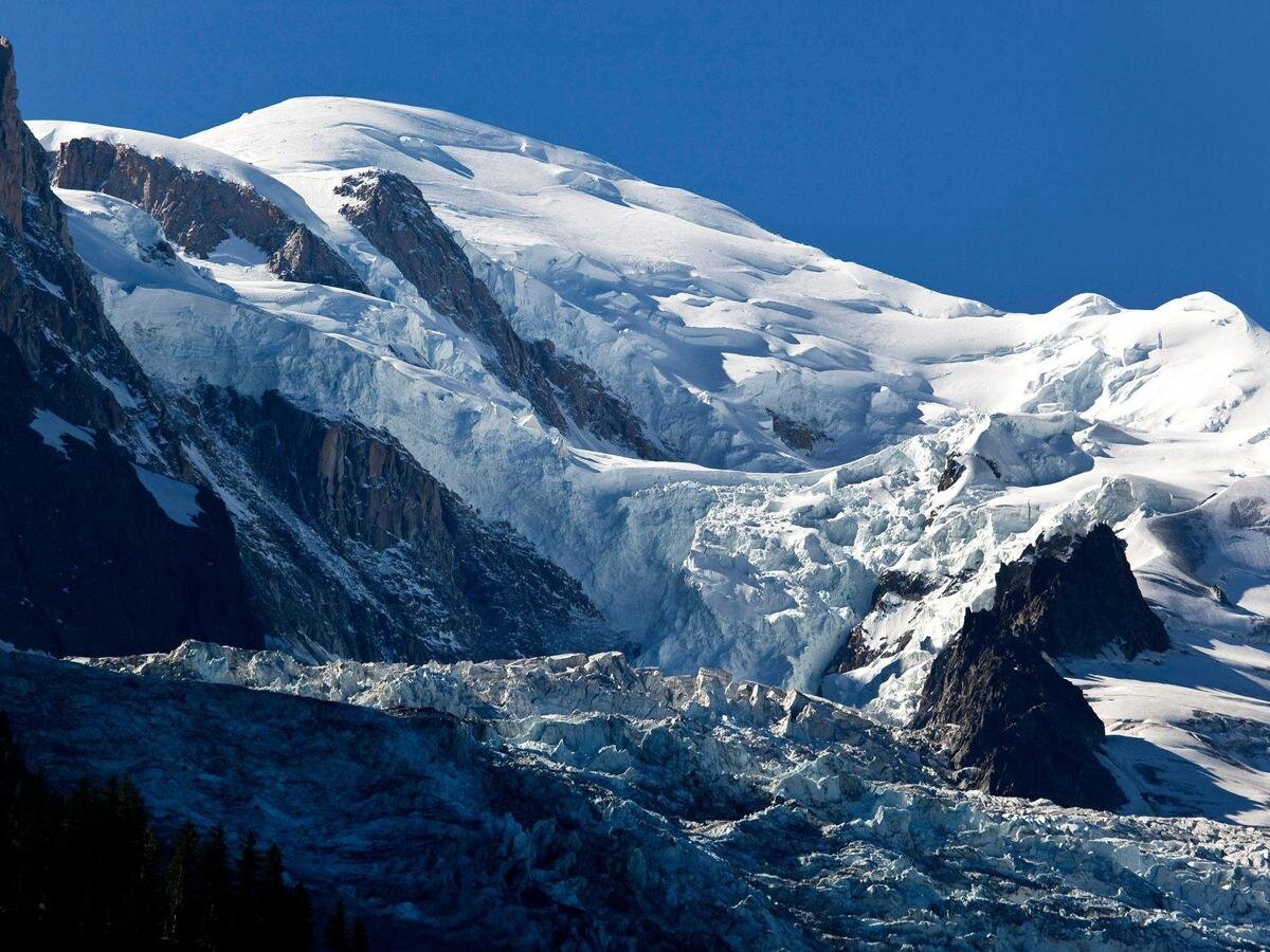Археологи полагают, что древние люди поднимались на высоту до 3000 метров в поисках горного хрусталя. 