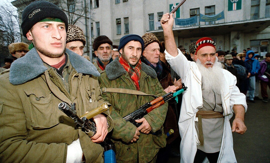 Почему была чеченская. Чеченские солдаты 1995 Ичкерия. Чечня 1995 штурм Грозного дудаевцы. Чечня Грозный 1995 боевики.