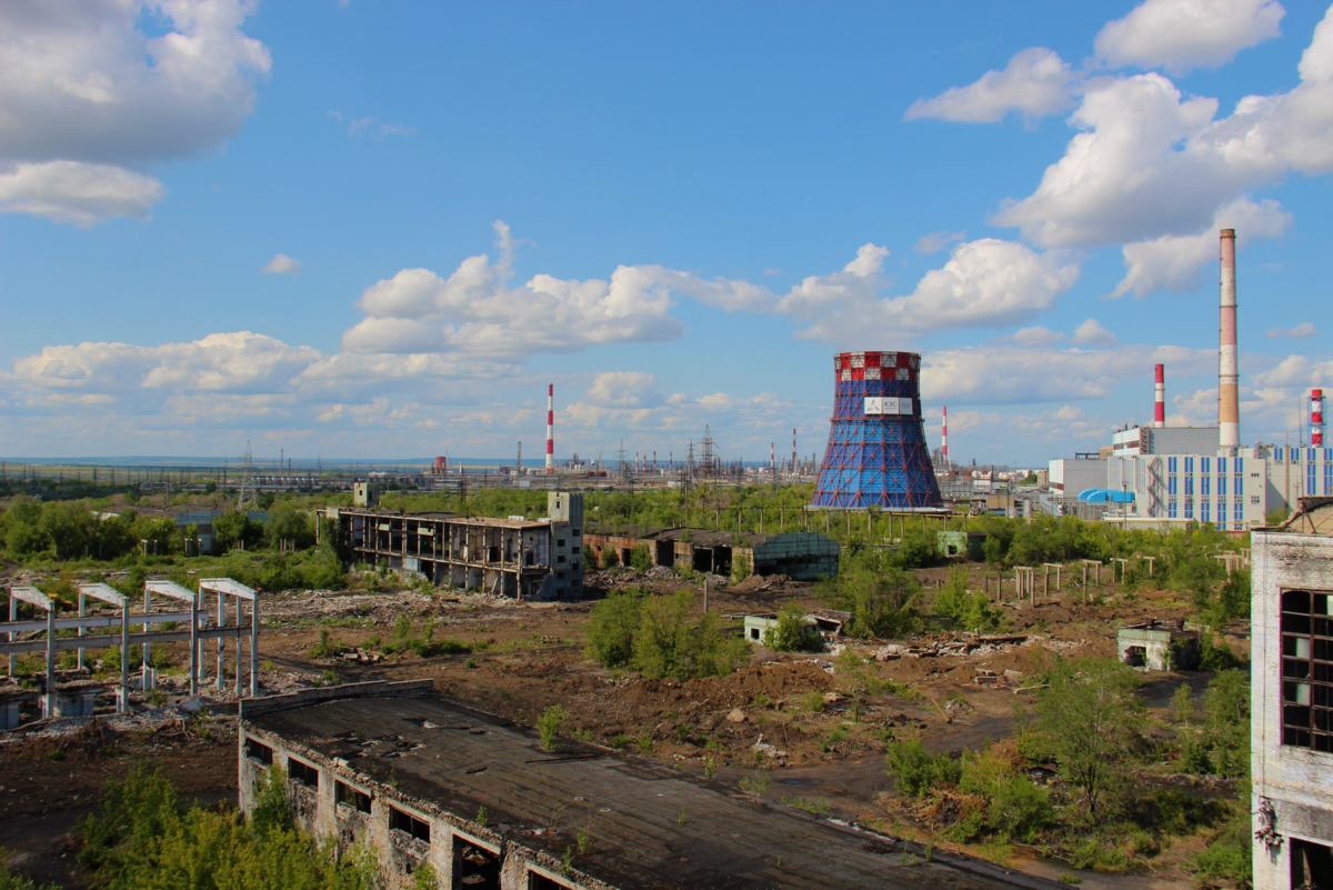 Сызранский завод. Сажевый завод Сызрань. Сызрань завод углерода. Заброшенный завод в Сызрани. Омск промзона.