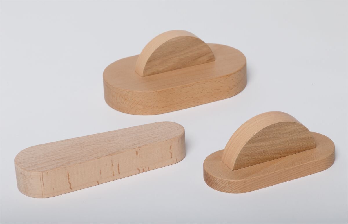 Утюжки из бука, "лысая" древесина которых, оставляет зацепы на тканях.