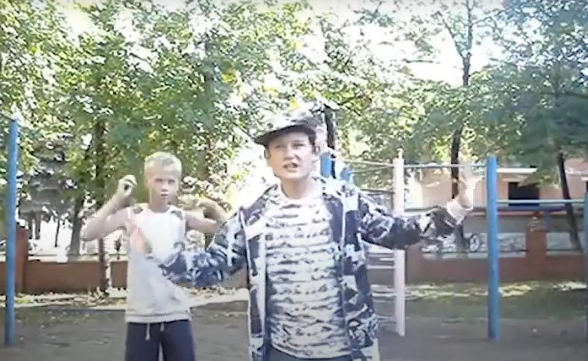 Скрин фрагмента видеоклипа из YouTube-канала