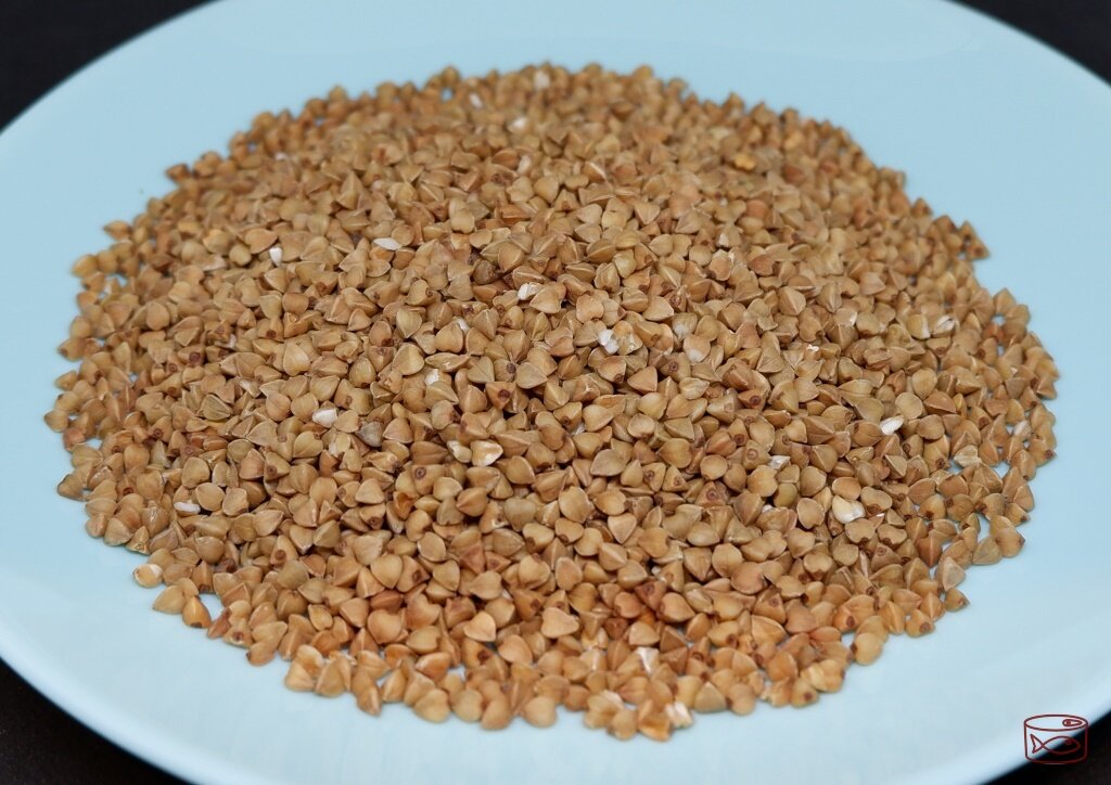 Самая дешевая крупа. Червь в гречке. Гречка сухая. Овсянка быстров состав. В чехии гречку называется.