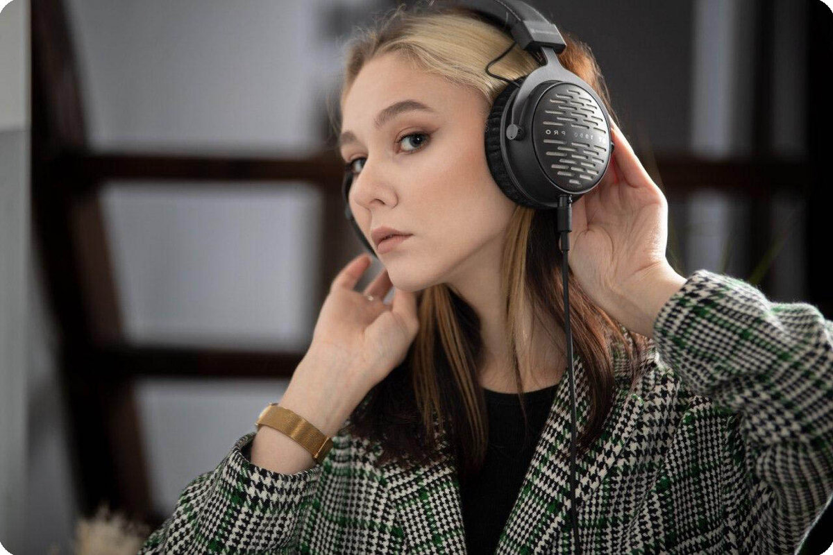 Полноразмерные профессиональные наушники Beyerdynamic DT 1990 PRO