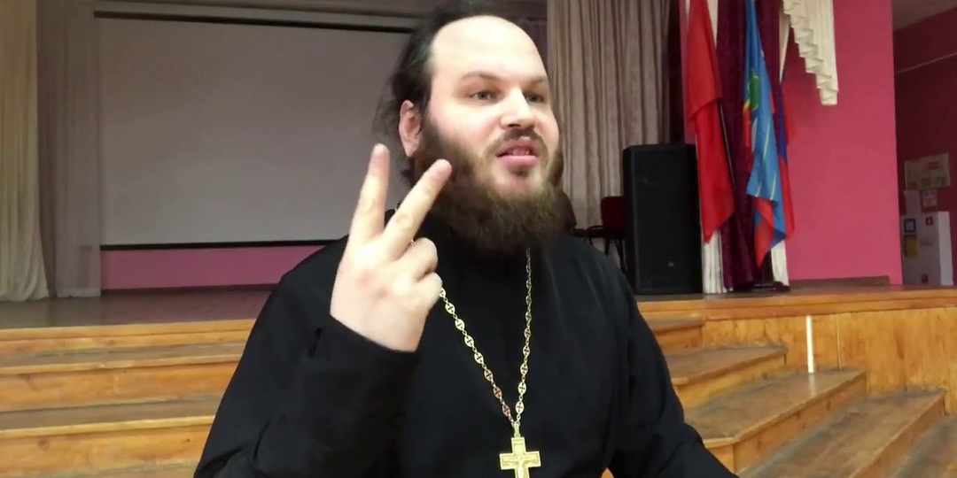 Священник отжигает по полной!