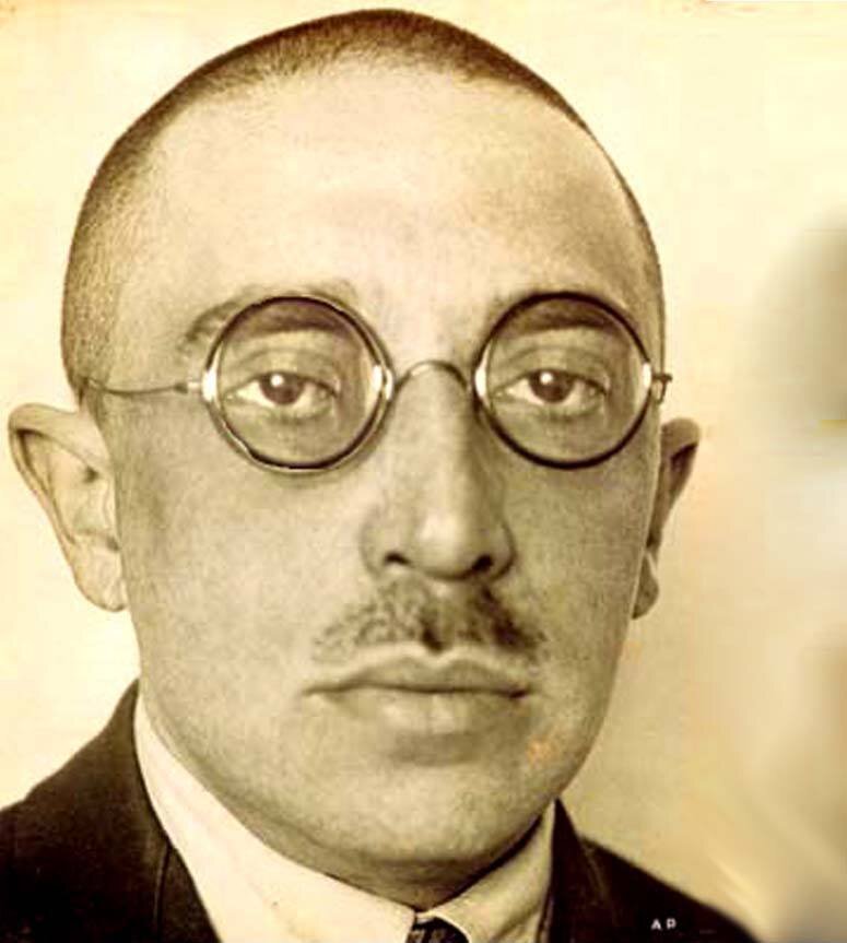 Про Брика, начальника сценарного отдела киностудии «Межрабпом-Русь» (на фото), я упомянул не случайно, характеристика Берлиоза в романе — "сверхъестественных размеров очки в черной роговой оправе".