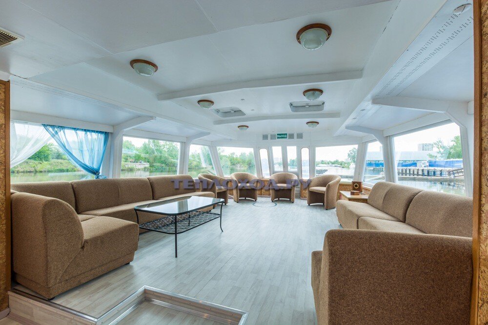 Носовая часть теплохода "Радость", нижняя палуба