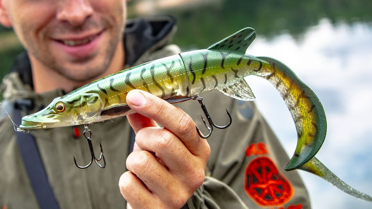 Крупная приманка в виде щуки