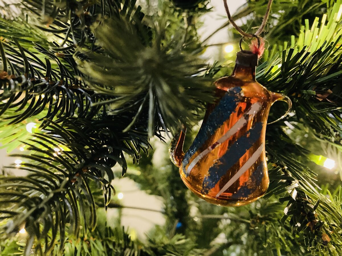 Фото: Piano Piano (обычно ставлю здесь ёлку – давно уже переключилась на искусственную – в последний день или последнее воскресенье ноября)