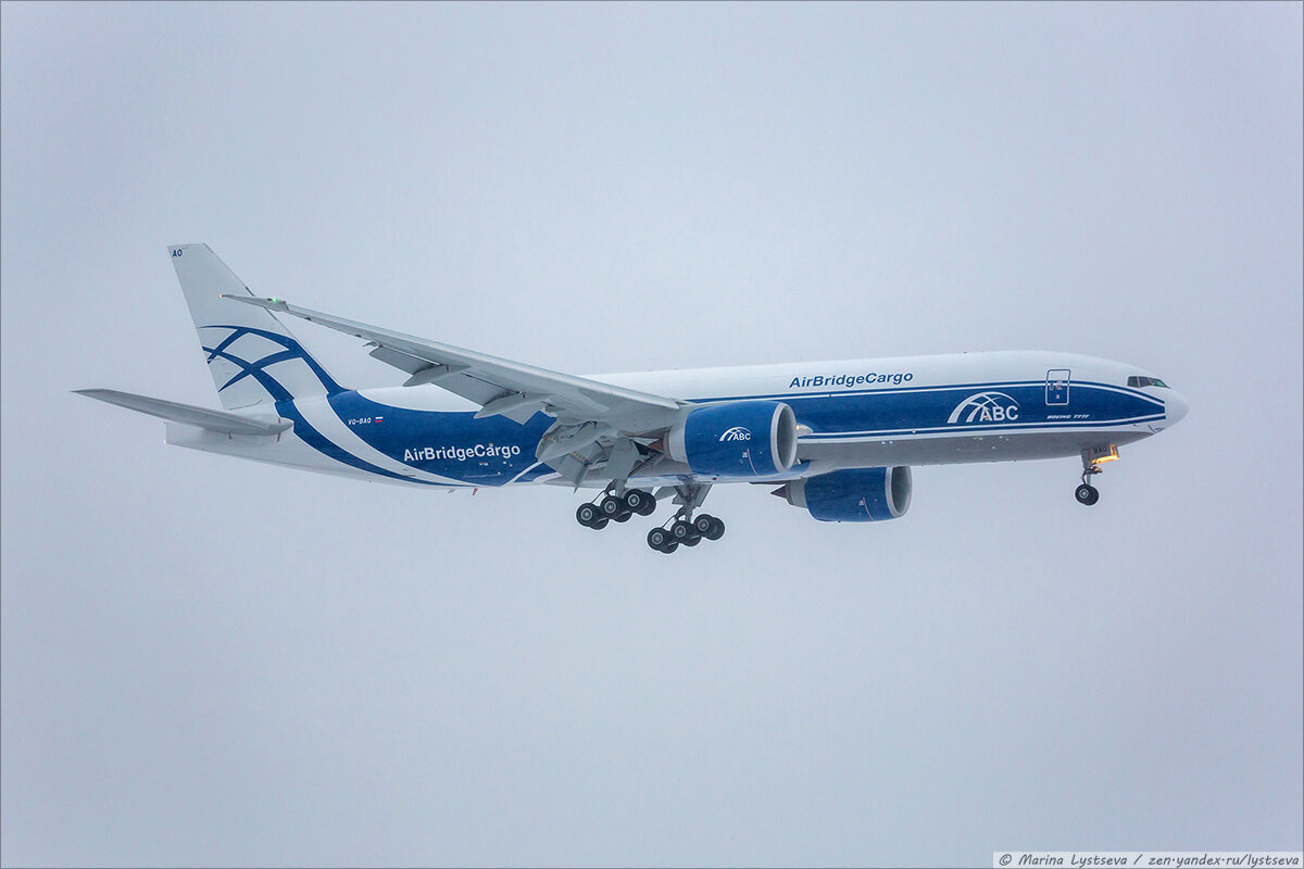 Boeing 777F ABC заходит на посадку в аэропорту Шереметьево