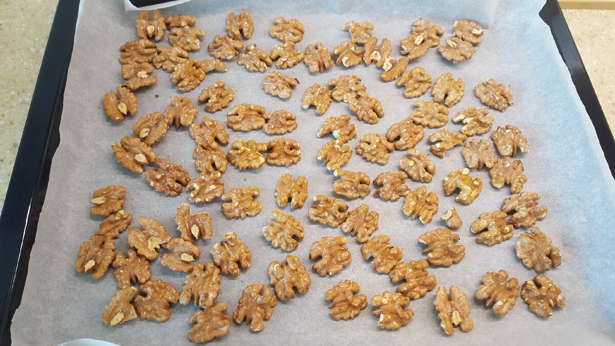 Поджаренные грецкие орехи