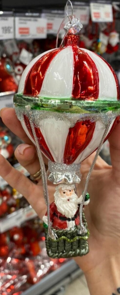 Новогодние игрушки в Глобусе. Личное фото.