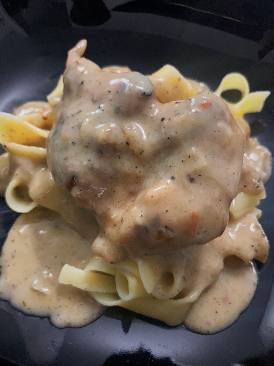 Рекомендую подавать мясо с макаронами, например, фетучини