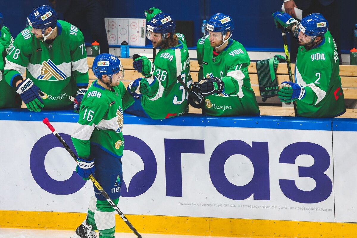 Джефф Плэтт празднует первую заброшенную шайбу в "юлаевской" форме