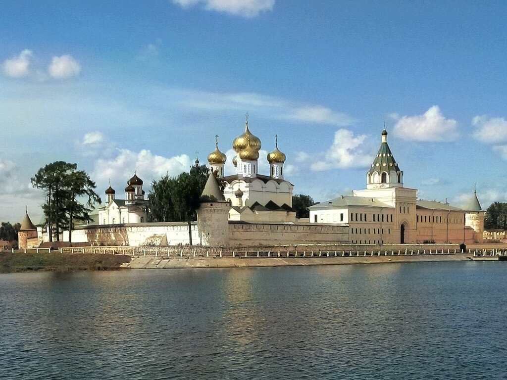 Ипатьевский монастырь. Современное фото.                                                                              Свободный источник "яндекс картинки"