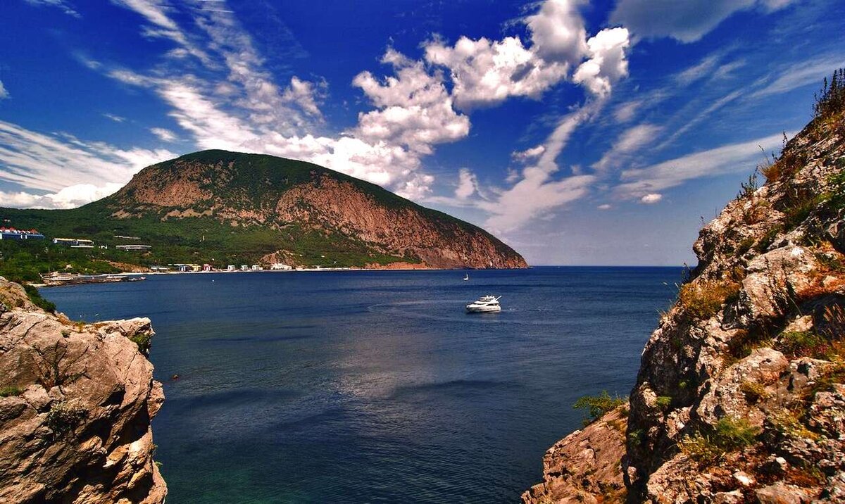 Гора медведь в Крыму