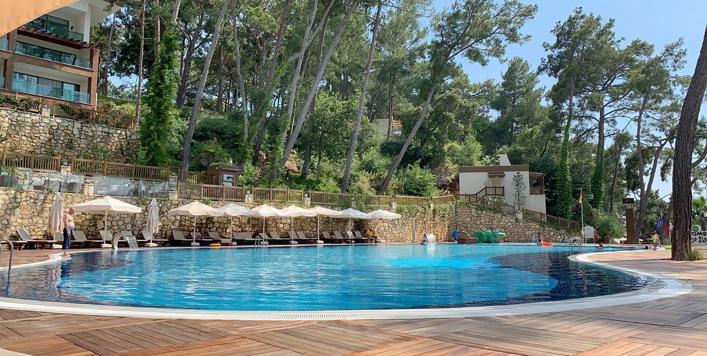 https://media-cdn.tripadvisor.com/media/photo-w/18/05/a3/1e/photo6jpg.jpg