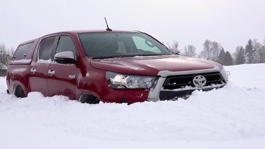 Сравнение Toyota Hilux Comfort и Black Onyx