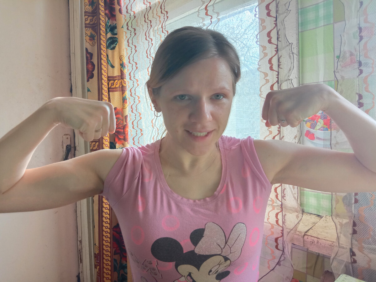 Решила выбрать именно эту фотографию) здесь я не накрашенная, у мамы дома в деревне и абсолютно счастливая! 