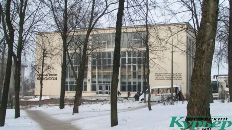 Бассейн «Молодость» в 2005 году. Фото Сергея Мартиновича