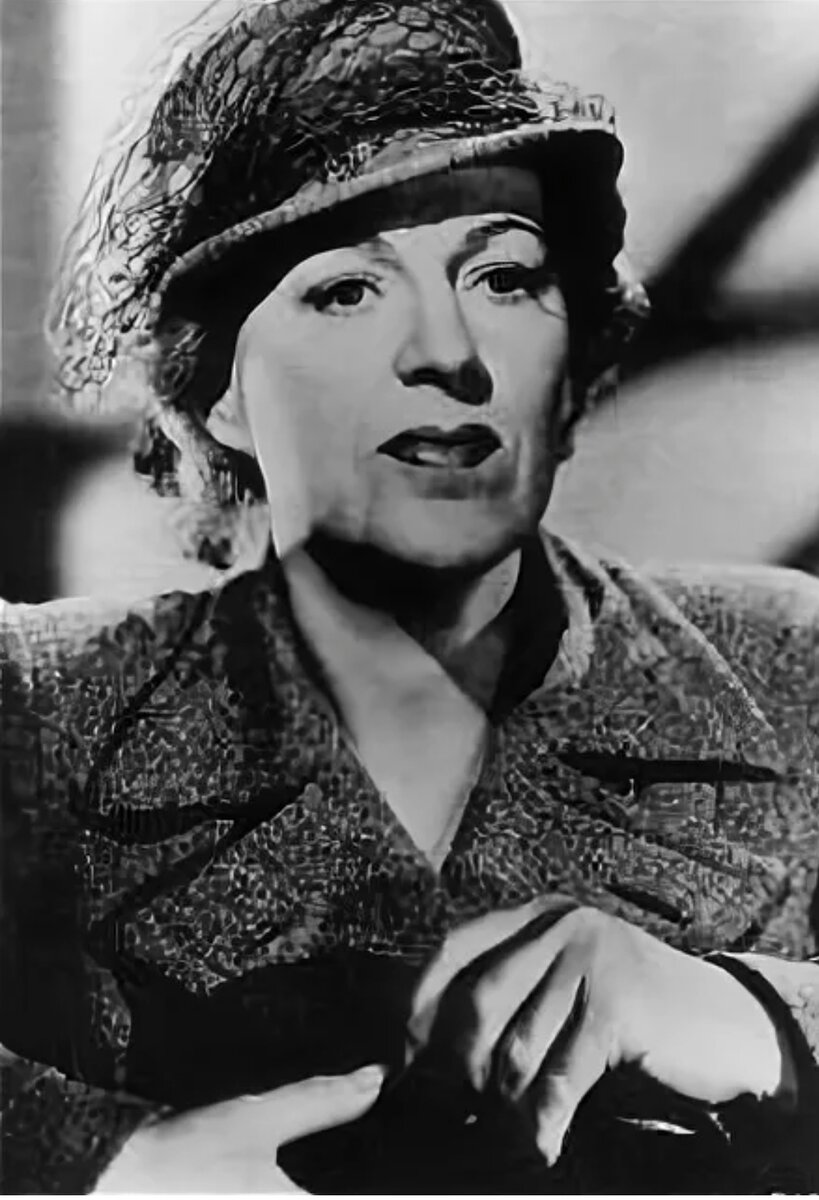 Грейсси Филдс в роли мисс Марпл, 1956 год, Источник: Яндекс картинки