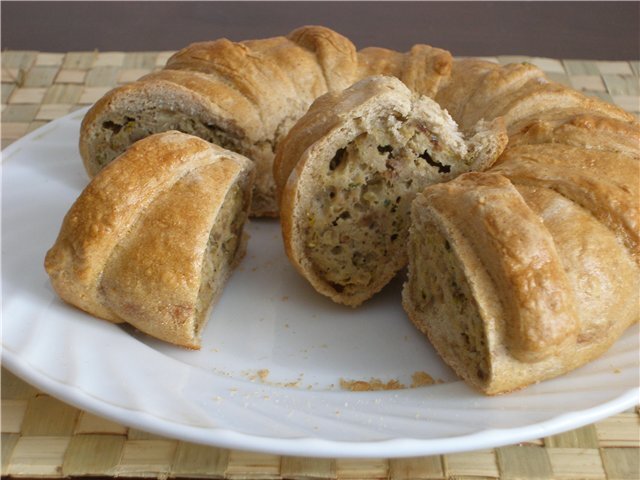 Калач на белом фоне. Рецепт калача саратовского в мультиварке. Коломенская калачная. Крендельки бретцель сахарные. Калач из дрожжевого теста.