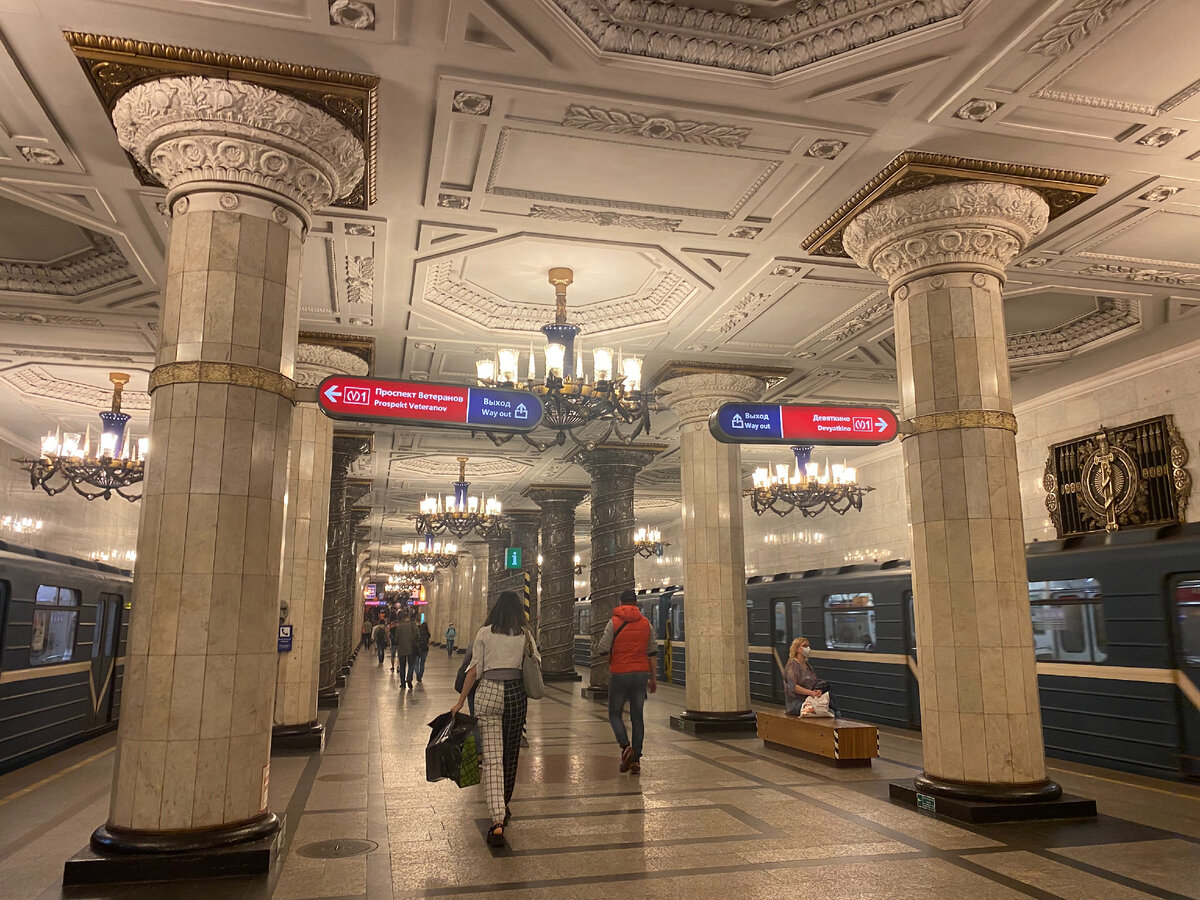 Самая красивая станция петербургского метро – Автово: настоящий хрустальный  дворец под землей | Соло - путешествия | Дзен