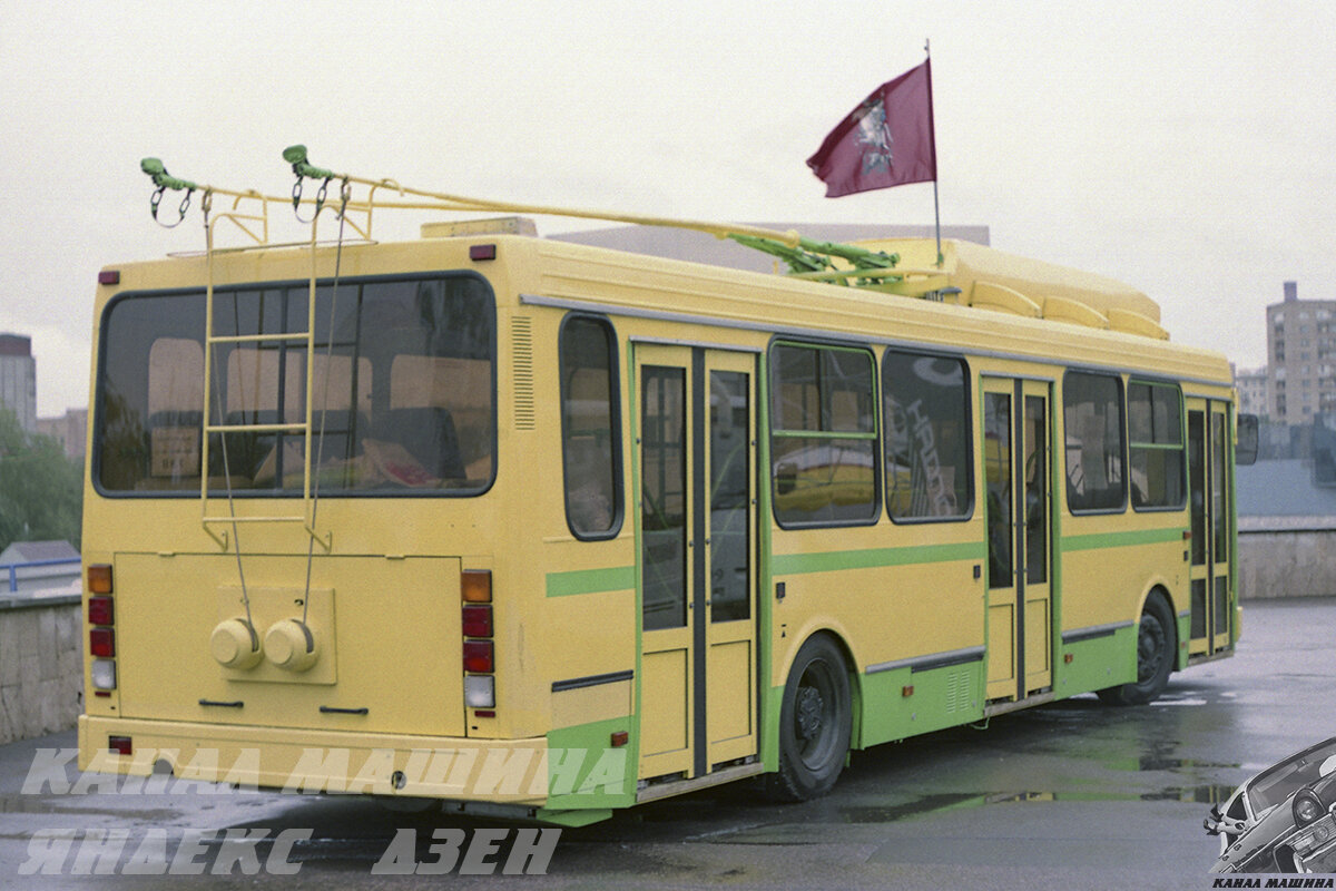 МТБ-5248 на Автосалоне-2003 в Москве (фото М.Шелепенкова) 