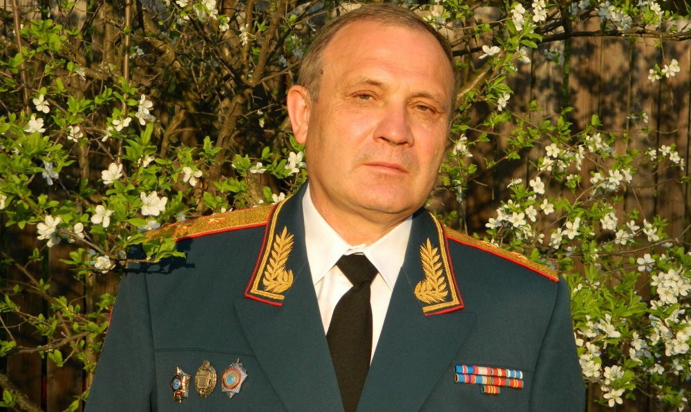 Епишин Дмитрий Васильевич – генерал-лейтенант СВР в отставке.