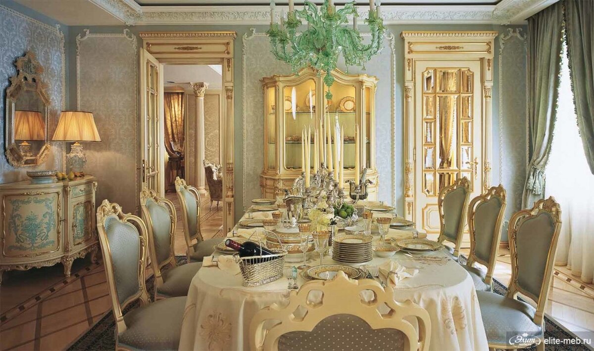 ресторан с золотым интерьером