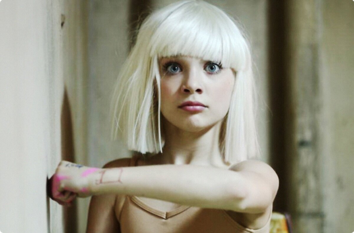 Кадр из клипа «Chandelier» певицы Sia