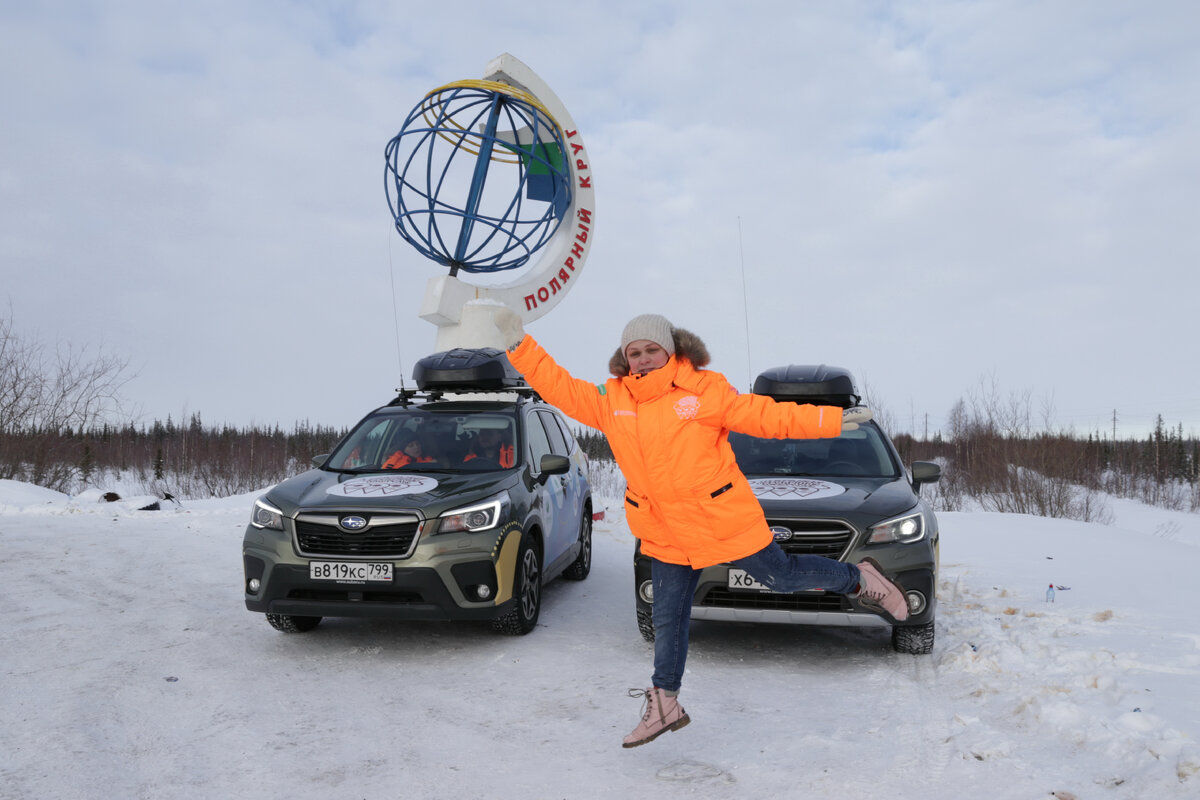 Мало кто проедет знак, обозначающий пересечение границы полярного круга, и не сделает фото. 