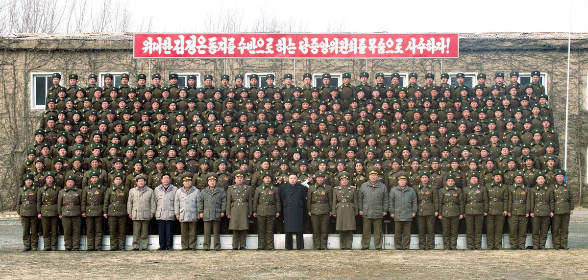 Товарищ Ким Чен Ын в 323-й войсковой части КНА. 