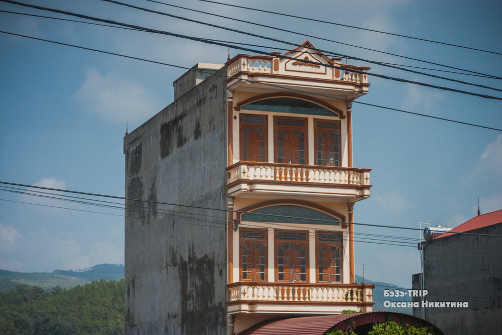 "Дома-сосиски" во Вьетнаме. Почему там строят длинные дома без окон даже если рядом нет соседей?